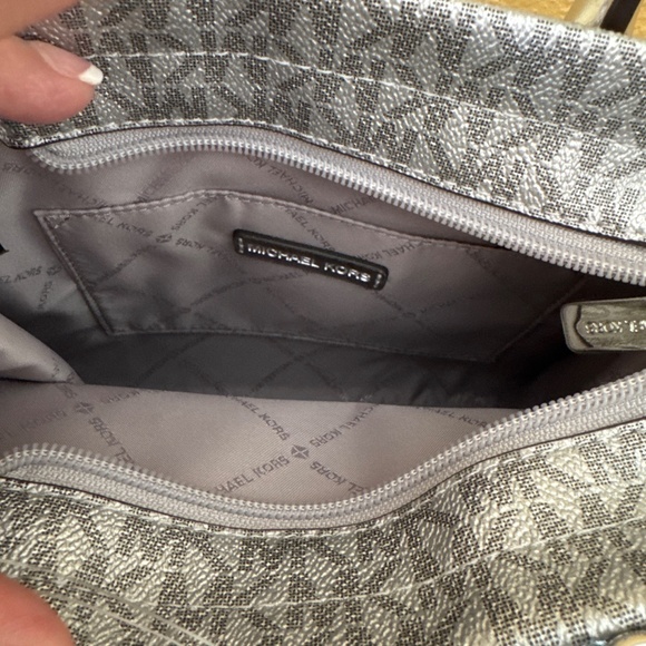 Michael Kors monogram silver tote/shoulder bag - Picture 6 of 6